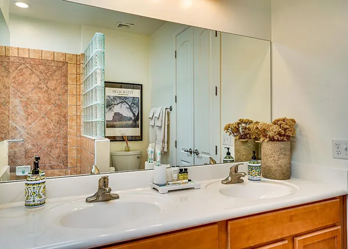 Sunny Adobe Retreat W/ Hot Tub & Mtn Views! *