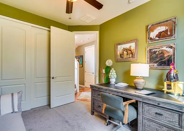 Sunny Adobe Retreat W/ Hot Tub & Mtn Views! Holiday home